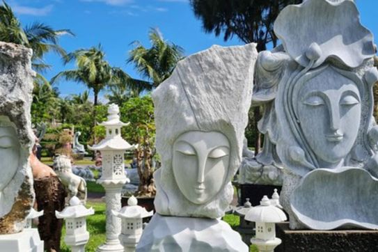 Non Nuoc stone carving village - Famous tourist destination in Da Nang